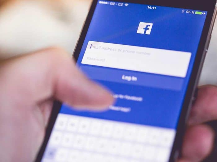 opening facebook app on an iphone